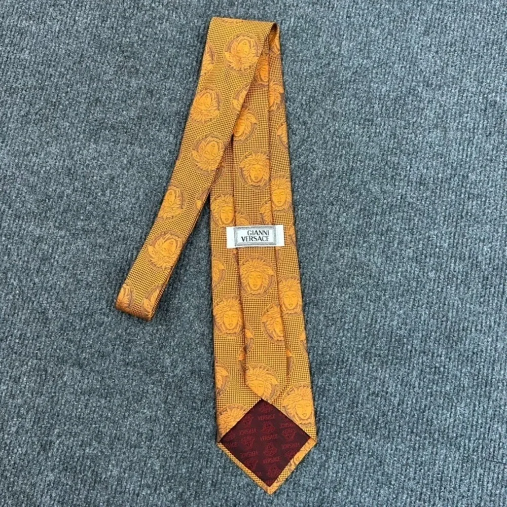 GIANNI VERSACE Vintage Gold Blue Silk Tie‎ Medusa Head Medallion Print 58 X 3.5
